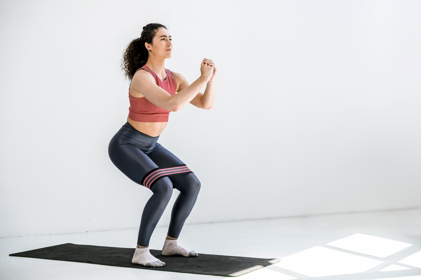 Esercizi glutei con elastico