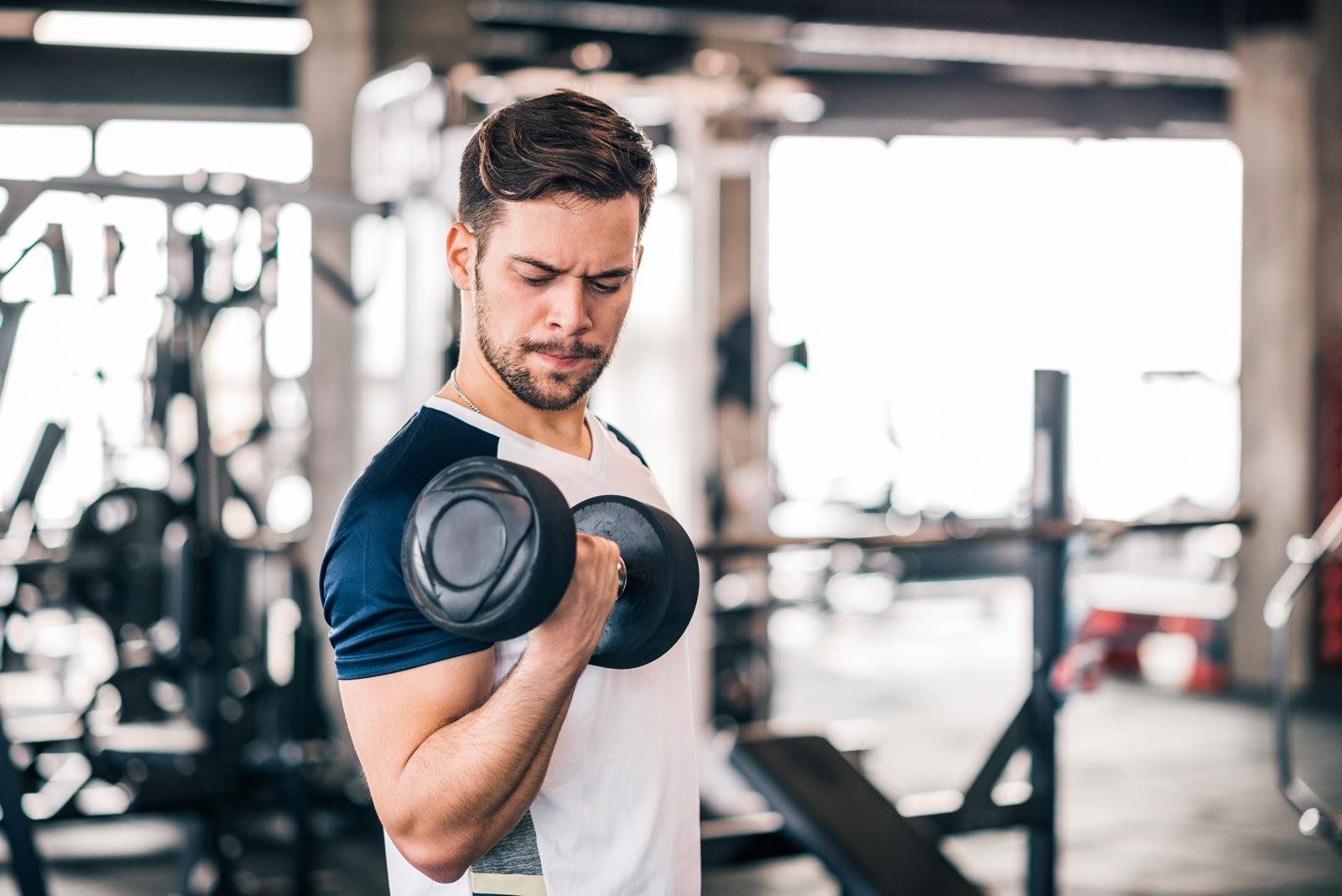 Esercizi per le braccia con pesi